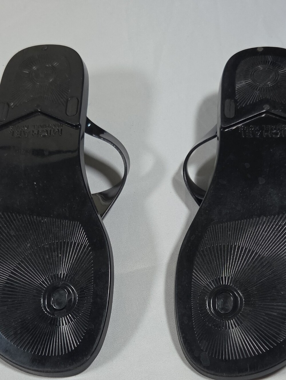 Michael Kors Black Jelly Thong Sandals with Gold MK Emblem Sz 8.5 - Picture 3 of 6
